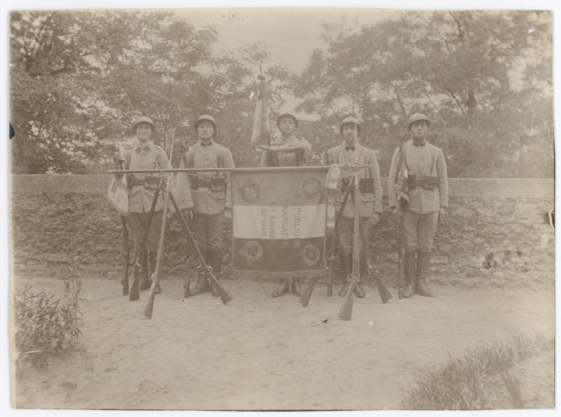 2 Anciennes Photographies - Post Guerre 14/18 - Armée Française - Garde du Drapeau - 8ème Régiment du Génie.