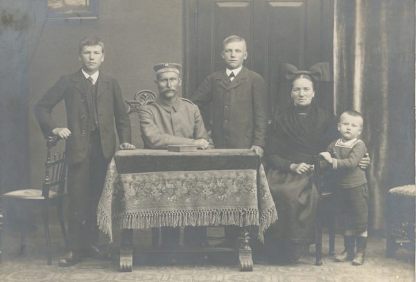 Belle Ancienne Photographie - Guerre 14/18 - Armée Allemande - Infanterie - Alsaciens - Famille - Militaire