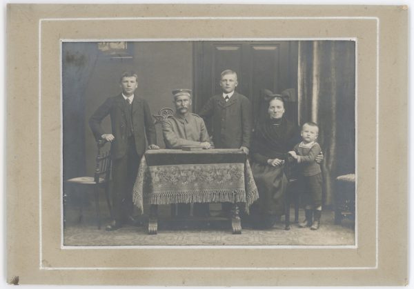 Belle Ancienne Photographie - Guerre 14/18 - Armée Allemande - Infanterie - Alsaciens - Famille - Militaire