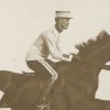 Carte Ancienne Photographie - Saut d'obstacle - Armée - Uniforme - Lieutenant de Chasseurs à cheval vers 1914.