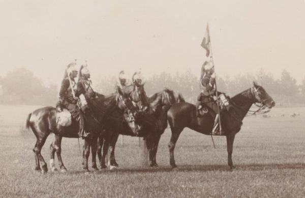 Carte Ancienne Photographie - Garde du Drapeau - Armée - Uniforme - Cuirassiers - 3eme République - Manœuvre 1900