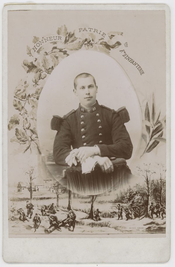 Grande Carte CDV Soldat Français - Infanterie - 82 régiment - 3ème République - Cabinet Cortrait - Photographie Uniforme Montargis