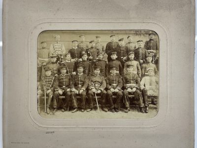 Belle Ancienne Photographie - Groupe Militaire Allemand Prussien - 1880 - Uniforme - Service Militaire - Cuirassier - Hussard - Uhlan - Chasseur - Casque à pointe