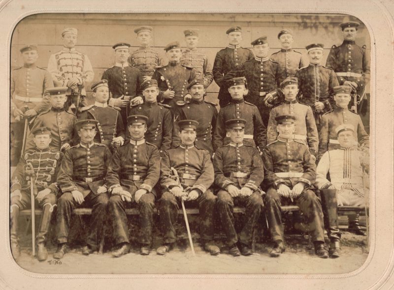 Belle Ancienne Photographie - Groupe Militaire Allemand Prussien - 1880 - Uniforme - Service Militaire - Cuirassier - Hussard - Uhlan - Chasseur - Casque à pointe