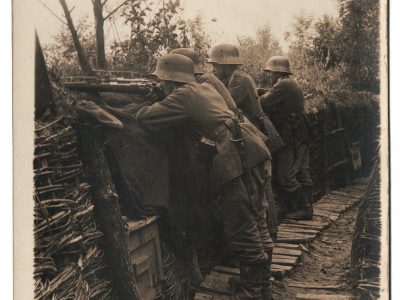 Photo Carte Postale Guerre 14/18 Soldat Alsacien Armée Allemande Classe 1914 -105 régiment Saxon - Prusse - Tranchée