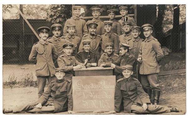 Photo Carte Postale Guerre 14/18 Soldat Alsacien Armée Allemande Classe 1914 -105 régiment Saxon - Prusse - Tranchée