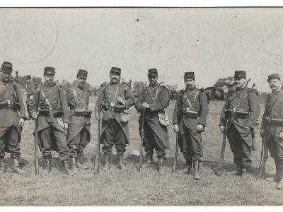 Photo Carte Postale - Guerre 14 - Infanterie - Fantassin - Escouade - Uniforme - Soldat - Quartier - Manoeuvre