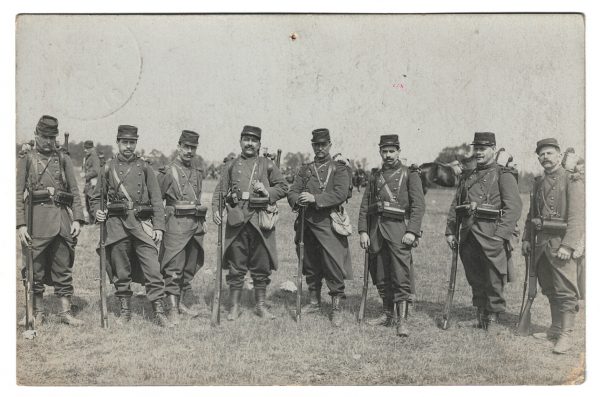 Photo Carte Postale - Guerre 14 - Infanterie - Fantassin - Escouade - Uniforme - Soldat - Quartier - Manoeuvre