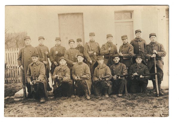 Photo Carte Postale - Guerre 14 - Infanterie - Fantassin - Escouade - Uniforme - Soldat - Quartier - Manoeuvre