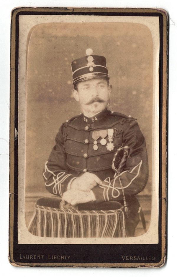 Carte CDV photo Soldat France Infanterie - 54éme Régiment - Uniforme - Tenue - Médaille - Tonkin - Shako - Dolman - 1880 - Officier