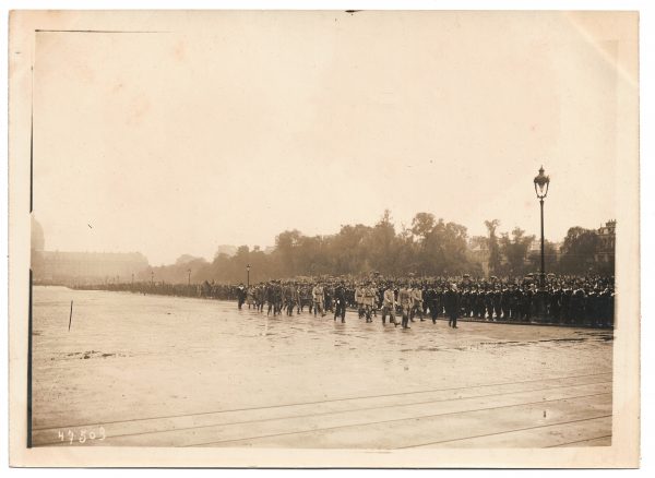 Ancienne Photographie service de presse époque - Défilé 1917 - Guerre 14/18 - Paris défilé des alliés - Arrivée de américains - Juillet 1917 - France - Russie - Angleterre - Amerique