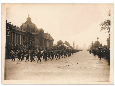 Ancienne Photographie service de presse époque - Défilé 1917 - Guerre 14/18 - Paris défilé des alliés - Arrivée de américains - Juillet 1917 - France - Russie - Angleterre - Amerique