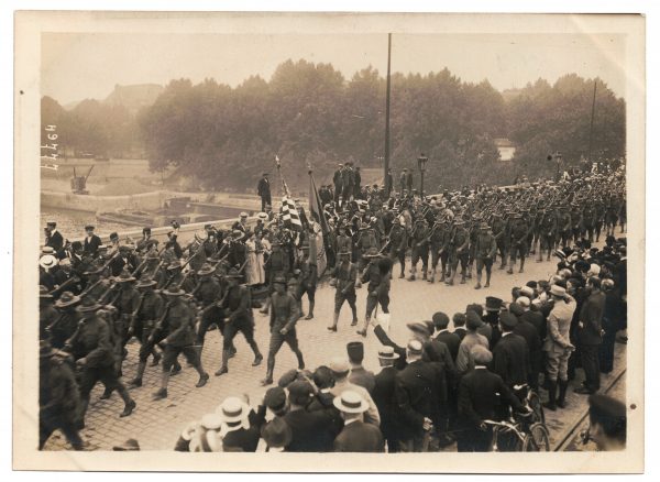 Ancienne Photographie service de presse époque - Défilé 1917 - Guerre 14/18 - Paris défilé des alliés - Arrivée de américains - Juillet 1917 - France - Russie - Angleterre - Amerique