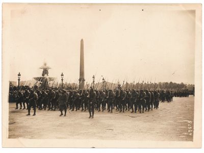 Ancienne Photographie service de presse époque - Défilé 1917 - Guerre 14/18 - Paris défilé des alliés - Arrivée de américains - Juillet 1917 - France - Russie - Angleterre - Amerique