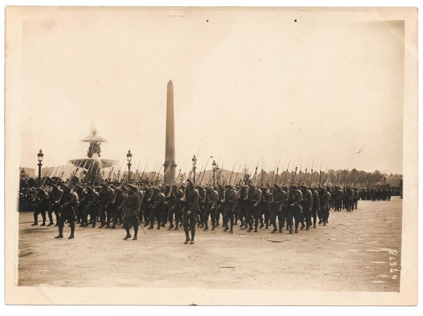 Ancienne Photographie service de presse époque - Défilé 1917 - Guerre 14/18 - Paris défilé des alliés - Arrivée de américains - Juillet 1917 - France - Russie - Angleterre - Amerique