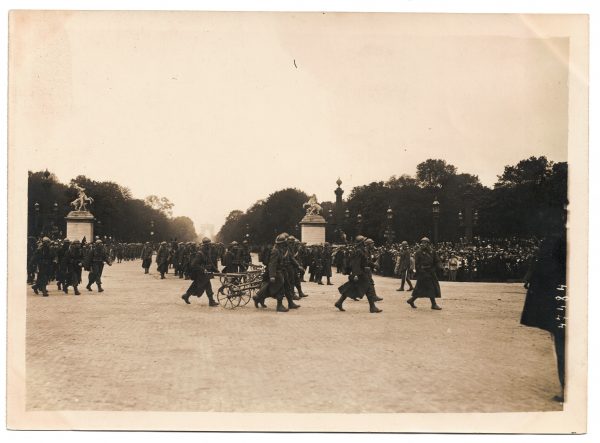 Ancienne Photographie service de presse époque - Défilé 1917 - Guerre 14/18 - Paris défilé des alliés - Arrivée de américains - Juillet 1917 - France - Russie - Angleterre - Amerique