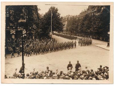 Ancienne Photographie service de presse époque - Défilé 1917 - Guerre 14/18 - Paris défilé des alliés - Arrivée de américains - Juillet 1917 - France - Russie - Angleterre - Amerique