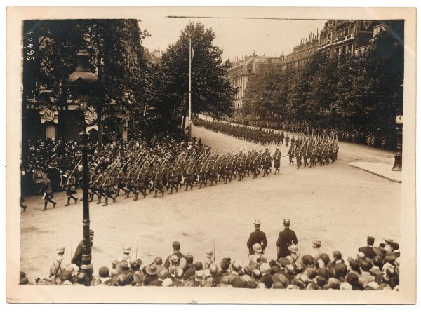 Ancienne Photographie service de presse époque - Défilé 1917 - Guerre 14/18 - Paris défilé des alliés - Arrivée de américains - Juillet 1917 - France - Russie - Angleterre - Amerique