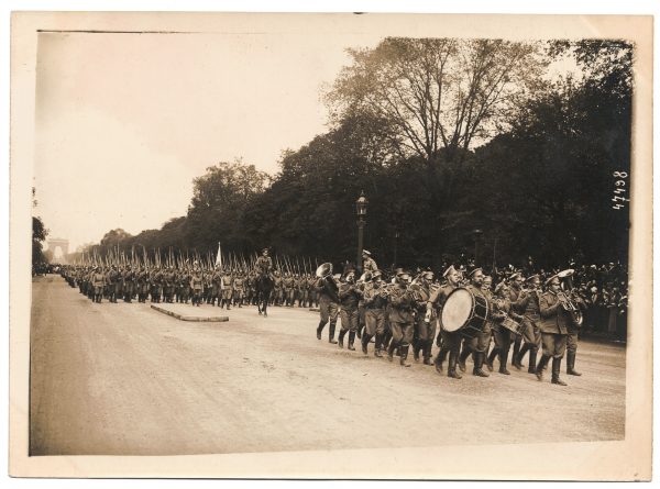 Ancienne Photographie service de presse époque - Défilé 1917 - Guerre 14/18 - Paris défilé des alliés - Arrivée de américains - Juillet 1917 - France - Russie - Angleterre - Amerique