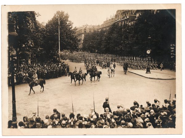 Ancienne Photographie service de presse époque - Défilé 1917 - Guerre 14/18 - Paris défilé des alliés - Arrivée de américains - Juillet 1917 - France - Russie - Angleterre - Amerique