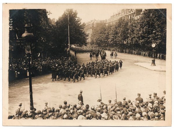 Ancienne Photographie service de presse époque - Défilé 1917 - Guerre 14/18 - Paris défilé des alliés - Arrivée de américains - Juillet 1917 - France - Russie - Angleterre - Amerique