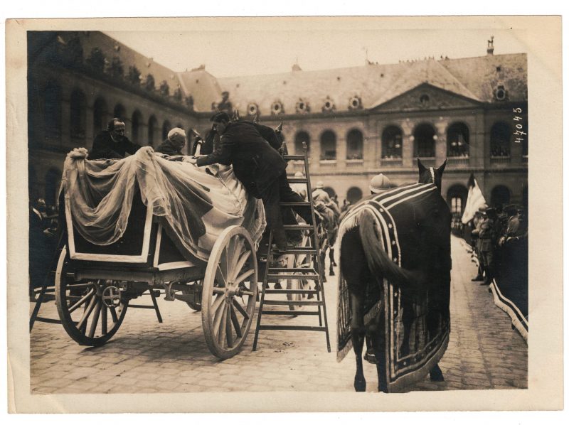 23 Anciennes Photographies Service de presse époque - Enterrement 1916 - Guerre 14/18 - Paris défilé mortuaire - Joseph Gallieni - Les taxis de la Marne - Funérailles du général Joseph Gallieni
