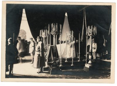 23 Anciennes Photographies Service de presse époque - Enterrement 1916 - Guerre 14/18 - Paris défilé mortuaire - Joseph Gallieni - Les taxis de la Marne - Funérailles du général Joseph Gallieni