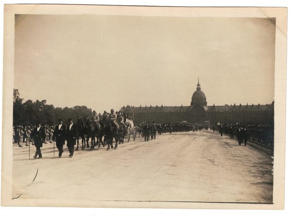 23 Anciennes Photographies Service de presse époque - Enterrement 1916 - Guerre 14/18 - Paris défilé mortuaire - Joseph Gallieni - Les taxis de la Marne - Funérailles du général Joseph Gallieni
