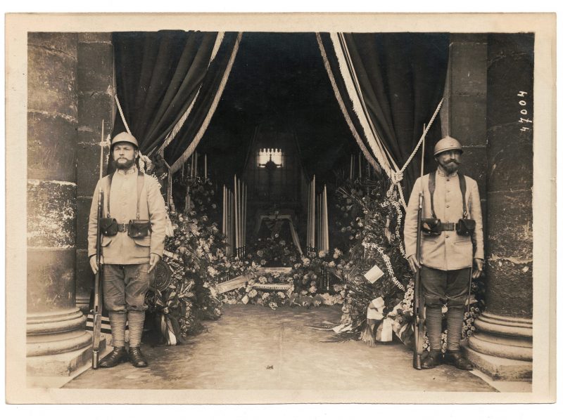 23 Anciennes Photographies Service de presse époque - Enterrement 1916 - Guerre 14/18 - Paris défilé mortuaire - Joseph Gallieni - Les taxis de la Marne - Funérailles du général Joseph Gallieni