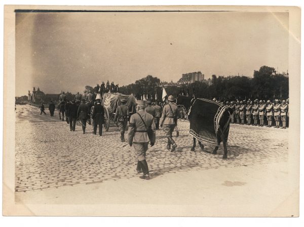 23 Anciennes Photographies Service de presse époque - Enterrement 1916 - Guerre 14/18 - Paris défilé mortuaire - Joseph Gallieni - Les taxis de la Marne - Funérailles du général Joseph Gallieni