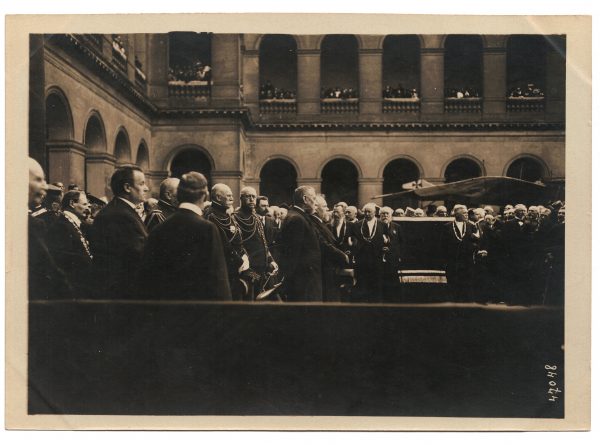 23 Anciennes Photographies Service de presse époque - Enterrement 1916 - Guerre 14/18 - Paris défilé mortuaire - Joseph Gallieni - Les taxis de la Marne - Funérailles du général Joseph Gallieni
