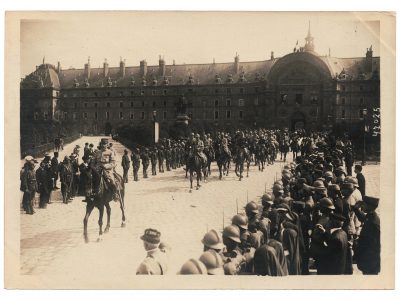 23 Anciennes Photographies Service de presse époque - Enterrement 1916 - Guerre 14/18 - Paris défilé mortuaire - Joseph Gallieni - Les taxis de la Marne - Funérailles du général Joseph Gallieni