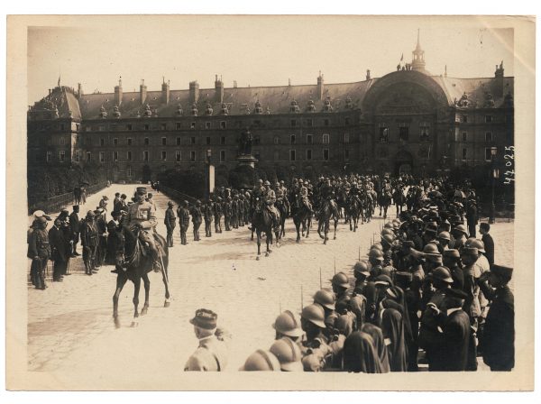 23 Anciennes Photographies Service de presse époque - Enterrement 1916 - Guerre 14/18 - Paris défilé mortuaire - Joseph Gallieni - Les taxis de la Marne - Funérailles du général Joseph Gallieni
