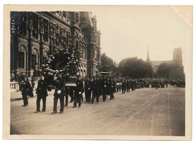 23 Anciennes Photographies Service de presse époque - Enterrement 1916 - Guerre 14/18 - Paris défilé mortuaire - Joseph Gallieni - Les taxis de la Marne - Funérailles du général Joseph Gallieni
