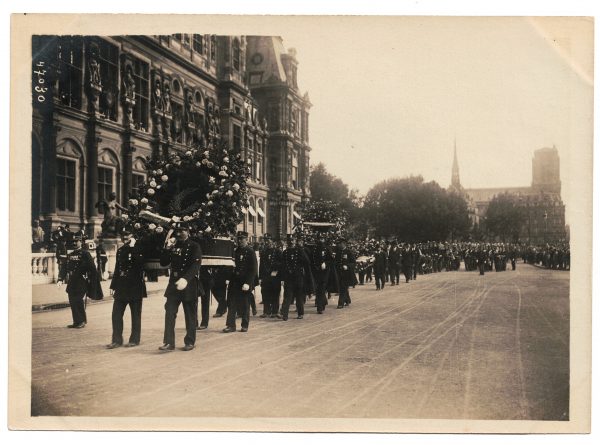 23 Anciennes Photographies Service de presse époque - Enterrement 1916 - Guerre 14/18 - Paris défilé mortuaire - Joseph Gallieni - Les taxis de la Marne - Funérailles du général Joseph Gallieni