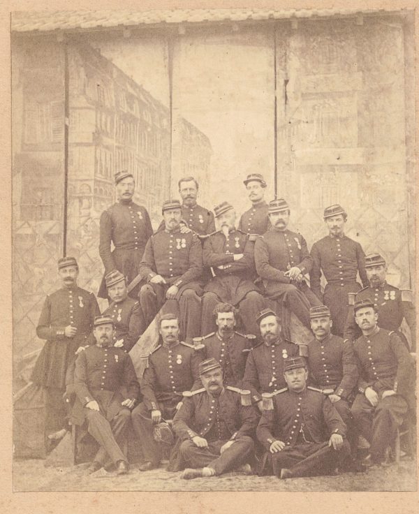 Photo de Garnison - Uniforme - Régiment Infanterie - France - Décorations - Armée Française - Second Empire - Valenciennes