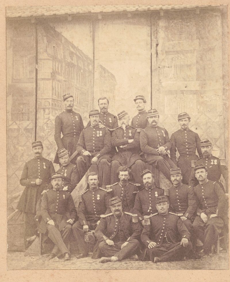 Photo de Garnison - Uniforme - Régiment Infanterie - France - Décorations - Armée Française - Second Empire - Valenciennes