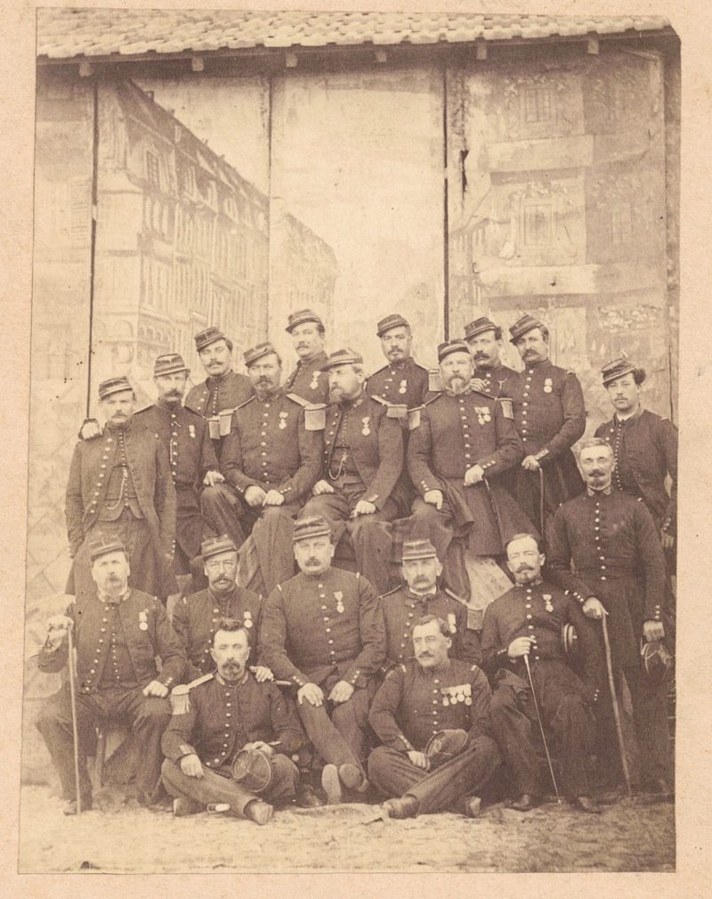 Photo de Garnison - Uniforme - Régiment Infanterie - France - Décorations - Armée Française - Second Empire - Valenciennes