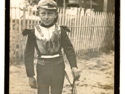 Photo Enfant Costume Militaire Cuirassier - Guerre 14/18 - Propagande militaire - Education militaire - Uniforme - Jeu