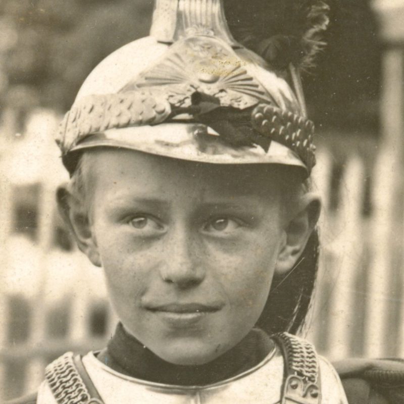 Photo Enfant Costume Militaire Cuirassier - Guerre 14/18 - Propagande militaire - Education militaire - Uniforme - Jeu