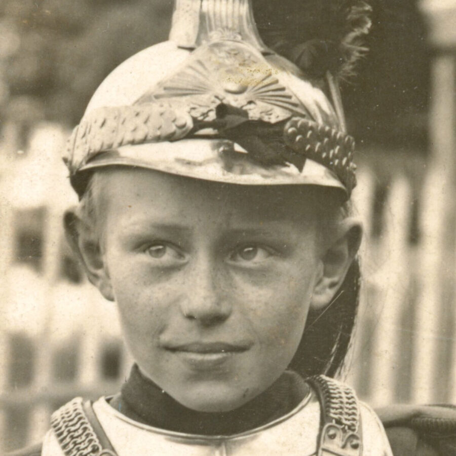 Photo Enfant Costume Militaire Cuirassier - Guerre 14/18 - Propagande militaire - Education militaire - Uniforme - Jeu