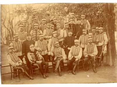 Photo de Garnison - Uniforme - 1er Régiment de Chasseur d'Afrique - Algerie - décorations - Armée Française - 3eme République
