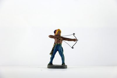 Figurine En Composition Indien Plume Western Etats Unis Plaine