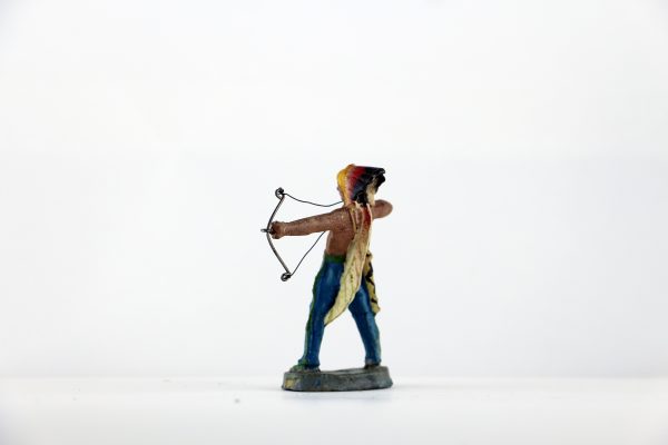 Figurine En Composition Indien Plume Western Etats Unis Plaine