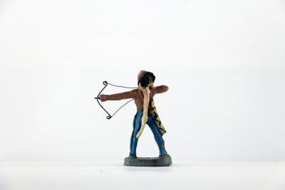 Figurine En Composition Indien Plume Western Etats Unis Plaine
