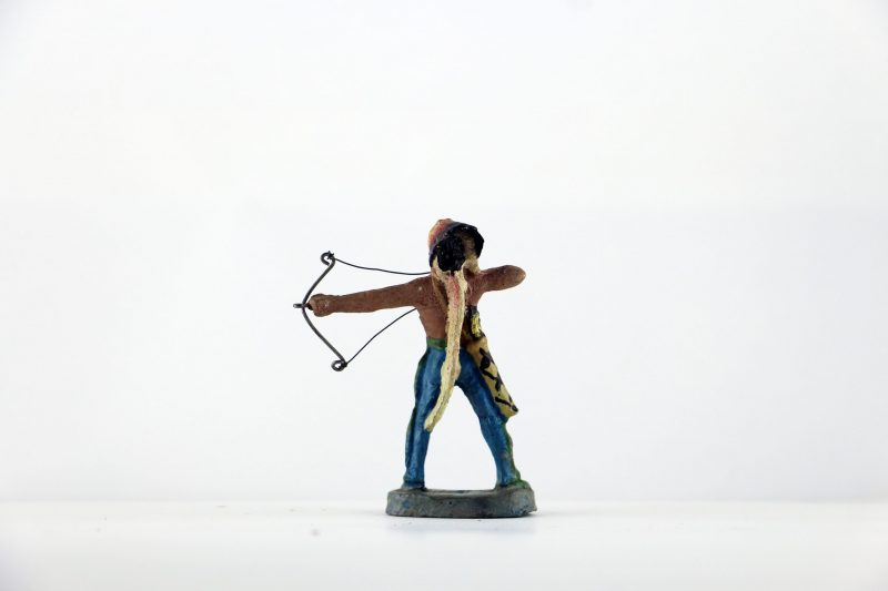 Figurine En Composition Indien Plume Western Etats Unis Plaine