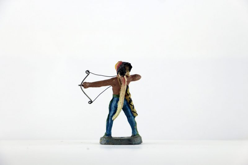Figurine En Composition Indien Plume Western Etats Unis Plaine