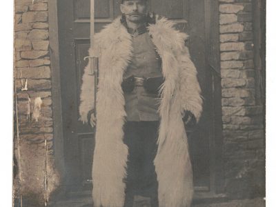 Photo Carte Postale - Soldats Allemands - Uniforme - Casque à Pointe - Infanterie - Manteau en peau - Fourrure