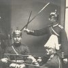Photo Carte Postale - Soldats Allemands - Garnison - Berlin - Uniforme - Casque à Pointe - Jeu - Photographie atelier - 1913