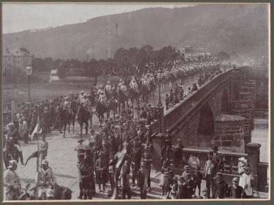 Photo de Garnison - Uniforme - Cuirassier Allemand - Trèves - Parade - Musique - Lance - Casque à Pointe - Cuirasse -1898
